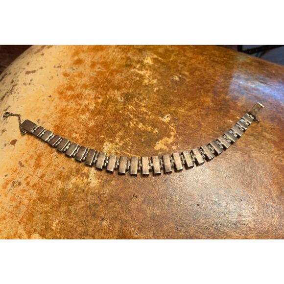 Vintage Sterling Silver and Lapis Bracelet - Picture 4 of 6